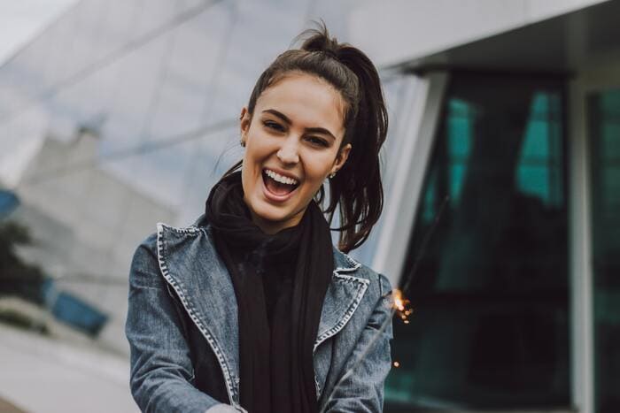 Улыбающаяся девушка